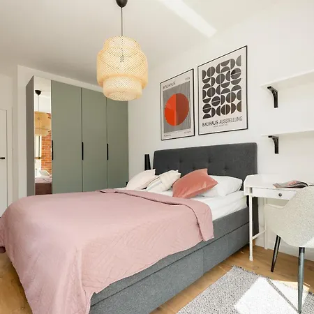 Komfortowy Apartament dla 4 osób z Parkingiem by Noclegi Renters-3