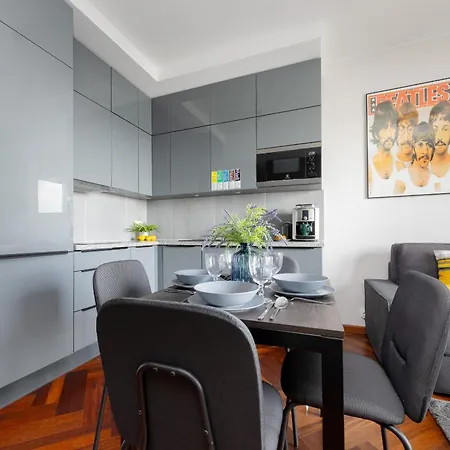 Nowoczesny Apartament z Parkingiem na Pradze Południe w Warszawie by Noclegi Renters-2