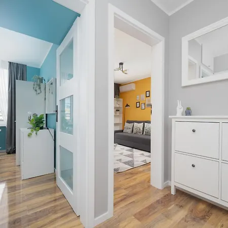 Apartament na Alejach Jerozolimskich przy Pałacu Kultury i Nauki by Noclegi Renters-2