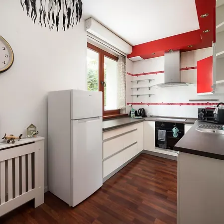 Wola Anielewicza Homely Apartment by BookingHost-2
