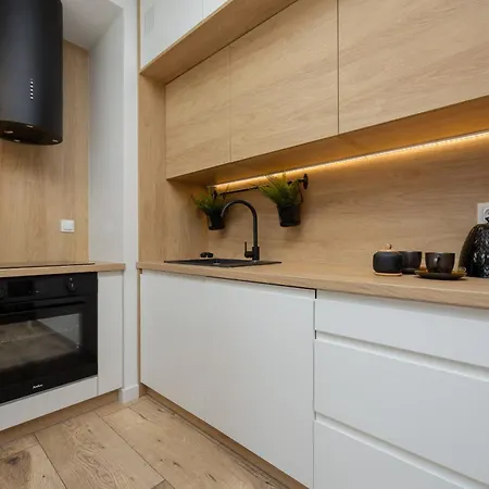 Herbu Oksza Elegant Apartment With Parking By Noclegi Renters-2