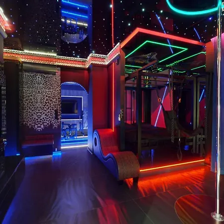 No Limits House - Apartament Bdsm Glamour-2