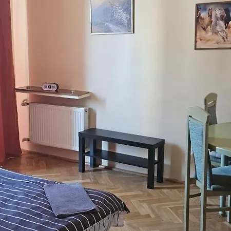 Warsaw Rooms-3