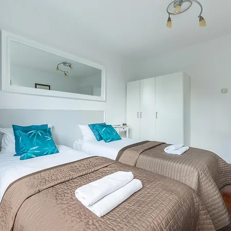 Unitapartament Short Rent Apartment In Warsaw By Metro Station Rondo Onz Apart With 3Bedrooms 22-3