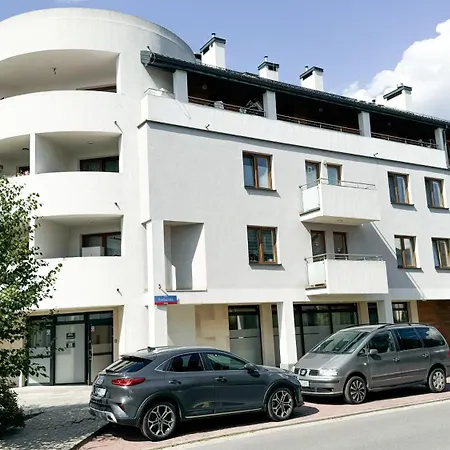 A2 - Prince Room - Warsaw City Haven - Shared Bathrooms - Self Check-In-3
