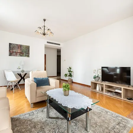 Wola Norblin Spacious Apartment By Bookinghost-3