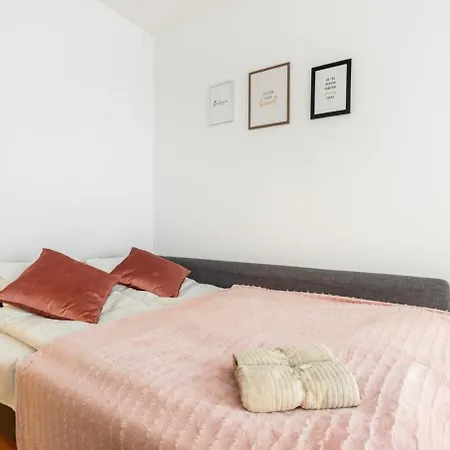 Modern 2 Bedroom Apartment With Parking Bemowo-2