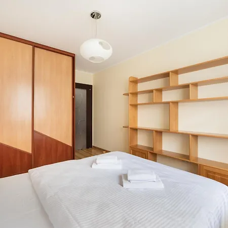 Las Brodnowski Comfort Apartment By Bookinghost-3