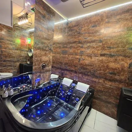 WARSZAWA CENTRAL HOUSE - Studios in Warsaw with Private Jacuzzi, full access to Sauna, Gym&Billards - Studia z prywatnym Jacuzzi oraz dostępem do sauny, siłowni i bilarda-3