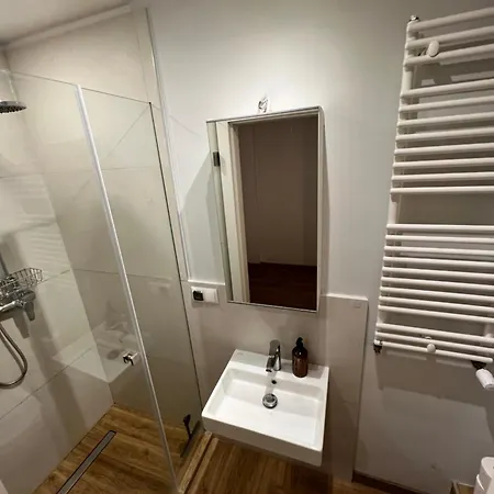 Warsaw City Budget Room 3 #Self Check-In #Essentials Included-3