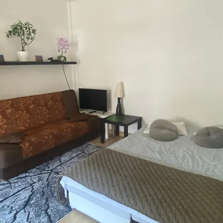 Komfortowy apartament na Floriańskiej, park Praski, Dw Wileński,w odległości spaceru od starego miasta, Напротив офиса для прохождения теста CES для моряков-2