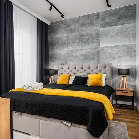 Wola Tower Deluxe Separate Bedroom With Free Garage - By Perfect Apart-2