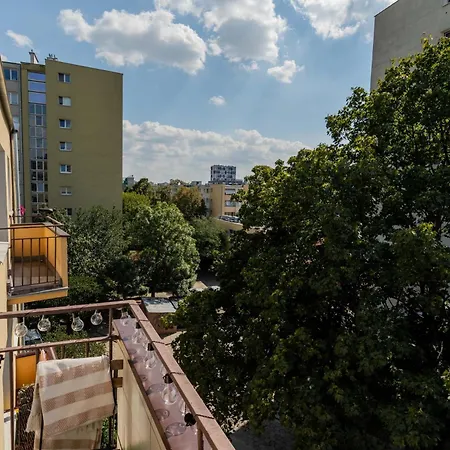 Przytulne mieszkanko z balkonem i parkingiem w sercu Pragi Południe-2