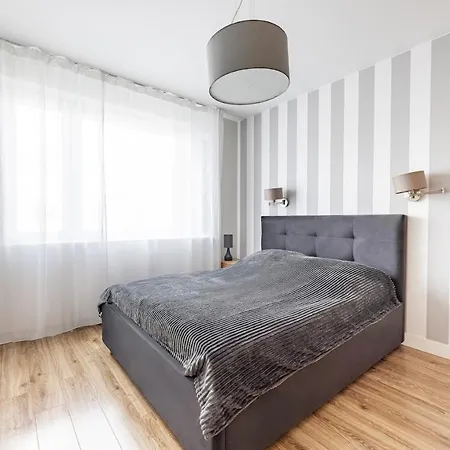 Fajny Apartament Z Parkingiem, Obok Metra.-2