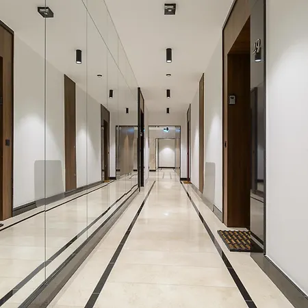 Premium Apartments With Free Parking & Balcony Mennica Residence-3