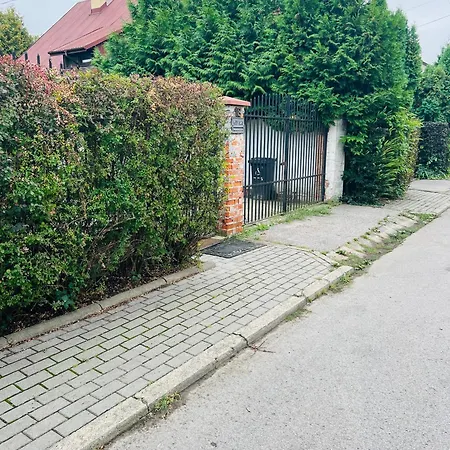 Dom z ogrodem w zaciszu W-wy-2