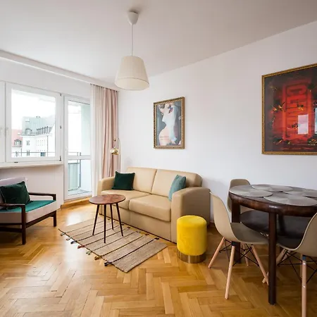 Grand Theatre Cosy Apartment By Bookinghost-2