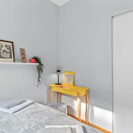 Cute Apartment In The Historic Old Town Of Warsaw-3