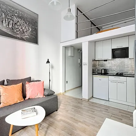 Urbannestgroup - Old Town -S9-3