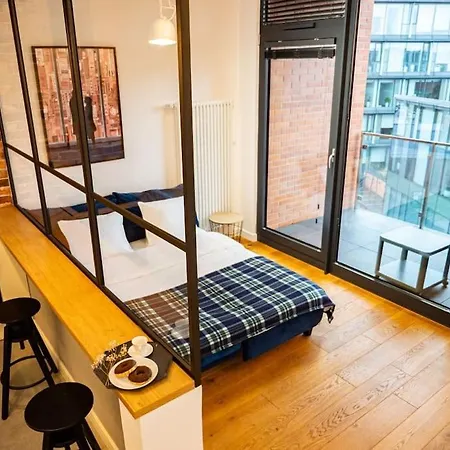 Chic Apartment In Historic Koneser Area-3