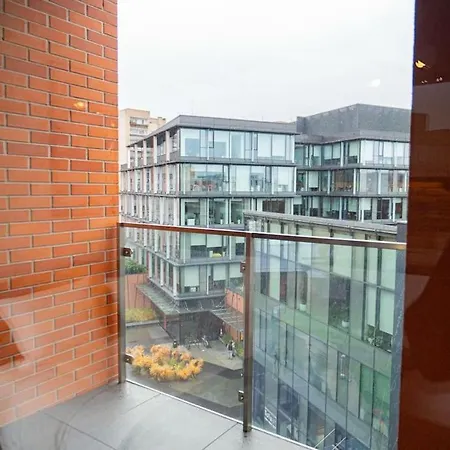 Chic Apartment In Historic Koneser Area-2