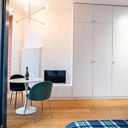 Chic Apartment In Historic Koneser Area-2