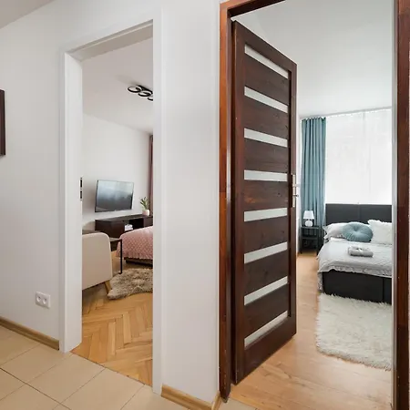 Best Central 2-Br Suite 200 M From Central Station And Varso Tower-3