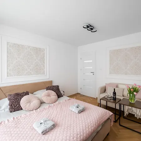 Best Central 2-Br Suite 200 M From Central Station And Varso Tower-3