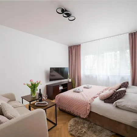 Best Central 2-Br Suite 200 M From Central Station And Varso Tower-2