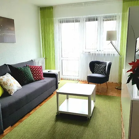 Wygodny Dwupokojowy Apartament Pomiedzy Lotniskiem A Centrum-2