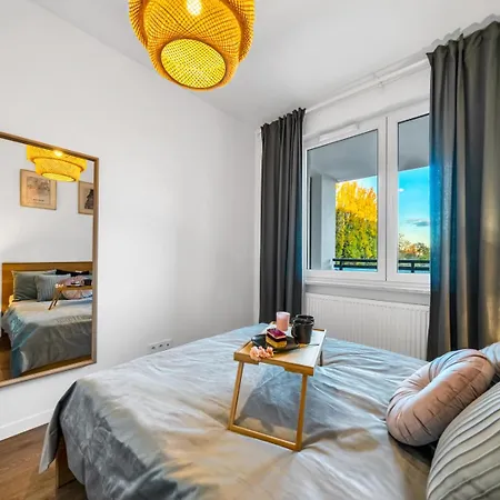 Warsaw Airport Apt - Balcony, Parking, Bus Nearby - By Rentujemy-3