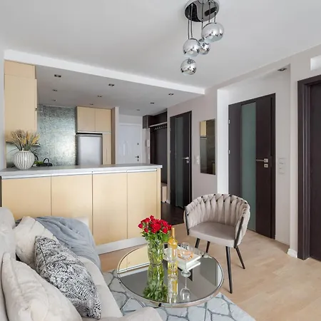 Belapart 2-Bedroom Downtown Apartament, 1 Km To Central Station, Metro With Air-Conditioning-3