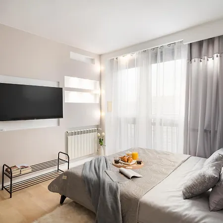 Belapart 2-Bedroom Downtown Apartament, 1 Km To Central Station, Metro With Air-Conditioning-2