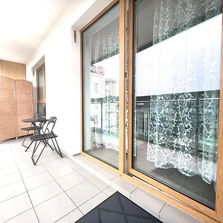 Superior Komputerowa, 4 Rooms, 3 Bedrooms, Airport-City Train, Metro! 24H Reception!-2