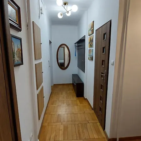 Klimatyczny Apartament Na Bielanach Przy Metrze-2