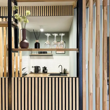 Green Studio With Balcony - Free Parking-3
