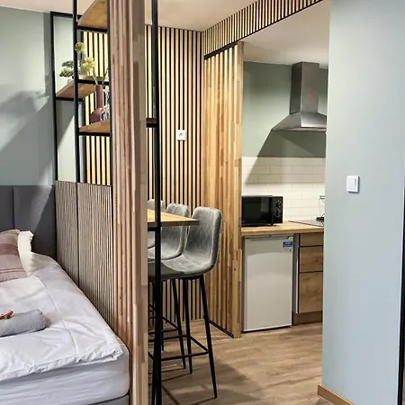 Green Studio With Balcony - Free Parking-3