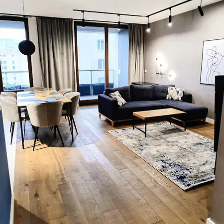 Spacious & Modern 3Br-2Ba Apt-3