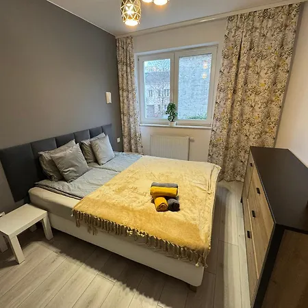 Apartament Wiosenny Kamienica Grochów with free parking-3