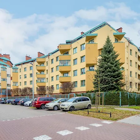 Comfortable Apartment With Two Bedrooms & Parking By Noclegi Renters-3