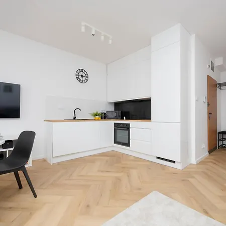 Comfortable Apartment With Two Bedrooms & Parking By Noclegi Renters-2