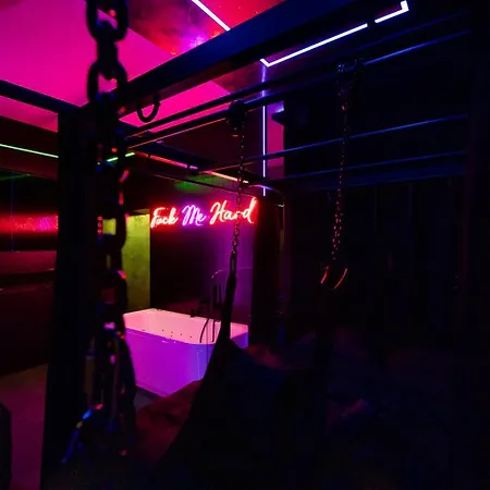 No Limits House - Apartament Bdsm Red Desire-3