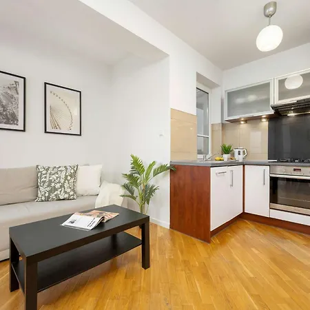 Stylowy Apartament dla 6 Osób z Parkingiem by Noclegi Renters-3