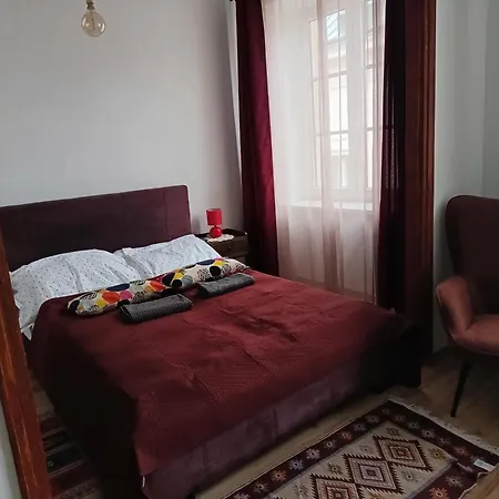 Studio Miodowa-2