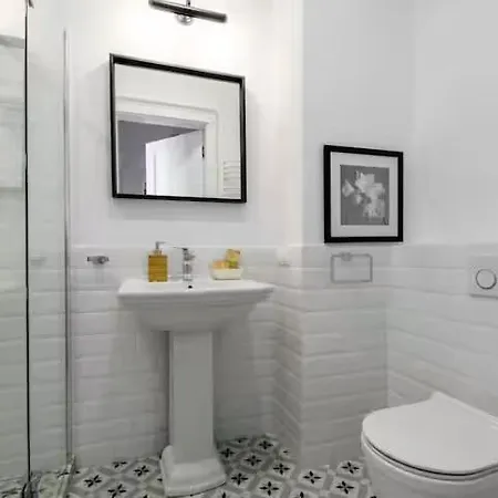 Apartament na Koszykowej w perełce architektonicznej-2