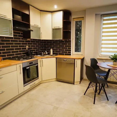 Verdant Apartment-2