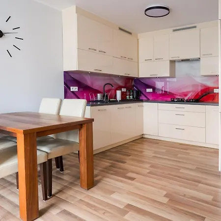 Metro Wierzbno Homely Apartment By Bookinghost-2