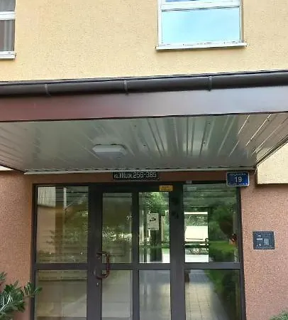 Cichy i przyjemny pokój na Muranowie-2