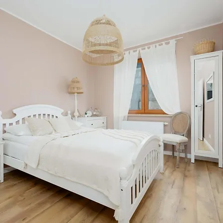 Apartment With Parking And Garden Near The Pge Stadium In Warsaw By Noclegi Renters-3