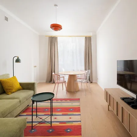 Metro Mlynow Colourful Apartment By Bookinghost-3